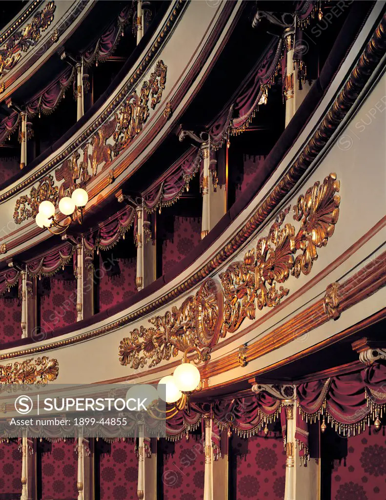 Views of the La Scala Theater after its restoration in 2004, Milan, by from Piermarini Giuseppe, 2004, 20th Century, . Italy: Lombardy: Milan: Teatro alla Scala. Detail. View chandelier gold frame/cornice concert hall boxes red