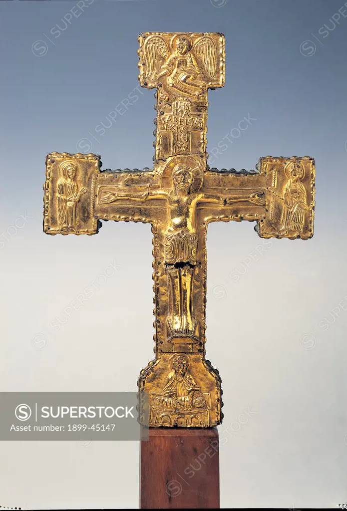 Processional cross, by Roman or Umbrian Work, 1150 - 1150, 12th Century, pressed silver, embossed and gilded, wood core. Italy: Umbria: Perugia: Assisi: Treasury Museum of San Francesco Basilica. Whole artwork. Processional cross front Jesus Christ crucifixion gold