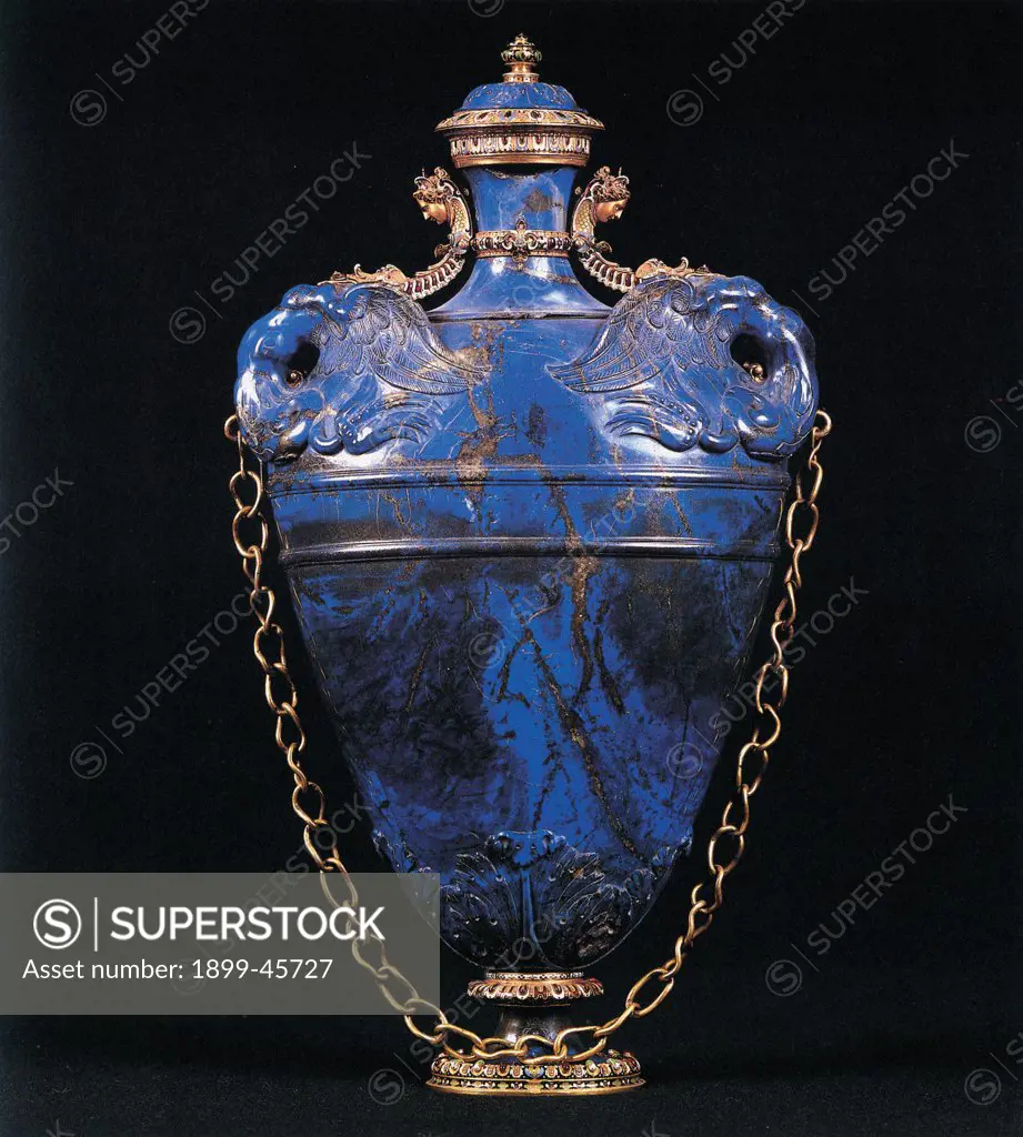 Vase, by Bilivert Giovanni, drawing Buontalenti Bernardo, 1583, 16th Century, lapis lazuli. Italy: Tuscany: Florence: Palazzo Pitti. Whole artwork. Vase handles chain lapis lazuli cobalt blue gold