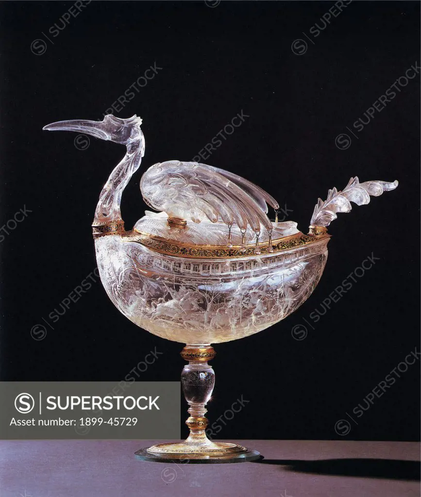 Bird-shaped Vase, by Saracchi workshop, 1580, 16th Century, quartz. Italy: Tuscany: Florence: Palazzo Pitti. Whole artwork. Vase crystal bird gold