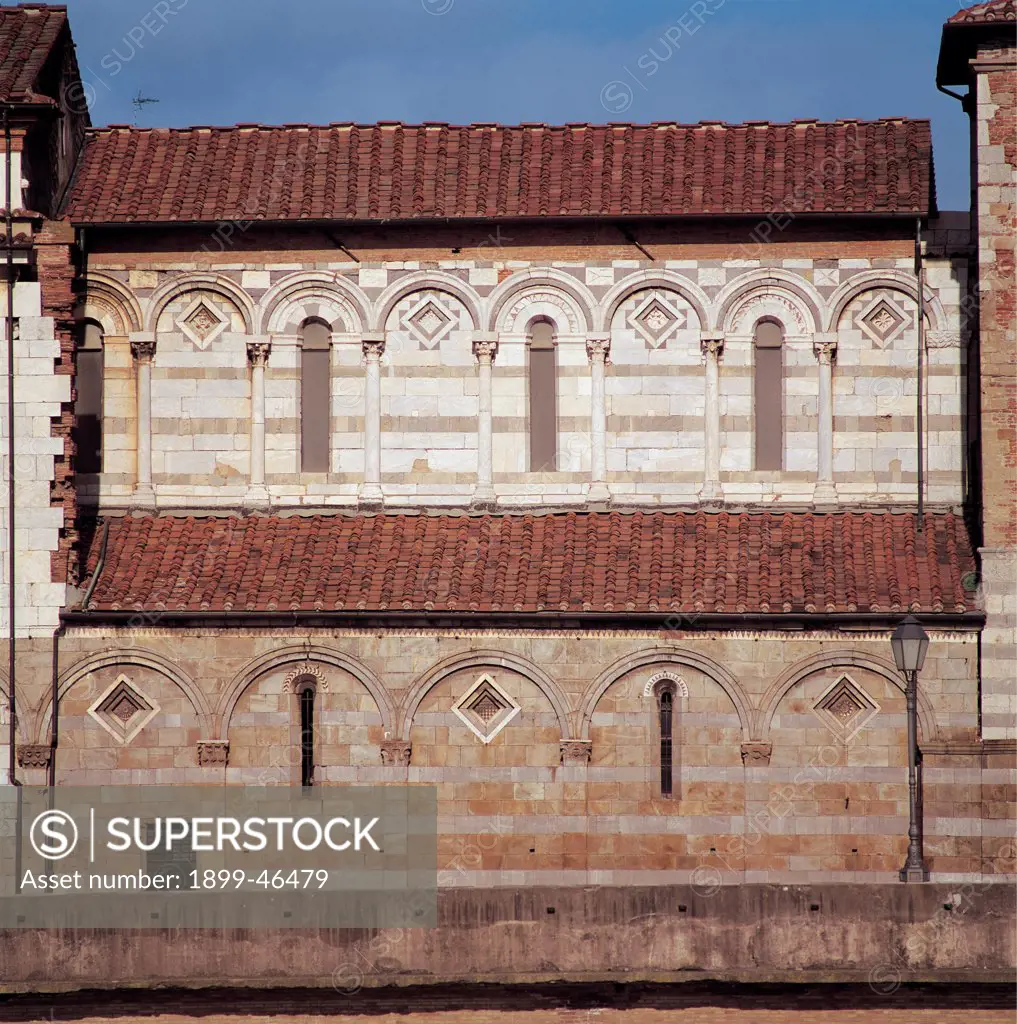 San Matteo in Soarta, Pisa, by Unknown artist, 1027, 10th Century, white marble. Italy: Tuscany: Pisa: San Matteo in Soarta: ex chiesa e convento. Detail. Exterior San Matteo church marble facing quoins marble two-colors blind arcading lozenges half-columns one-light windows