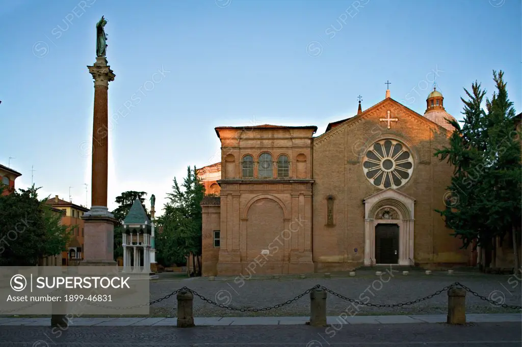San Domenico, by Unknown artist, 1221, 13th Century, . Italy: Emilia Romagna: Bologna: San Domenico Church. Front view front/facade San Domenico church and the adjoining/neighboring Ghisilardi Chapel splayed doorway lunettes rose window cross windows hanging arcs outdoor/outer funerary/sepulchral monuments column statues