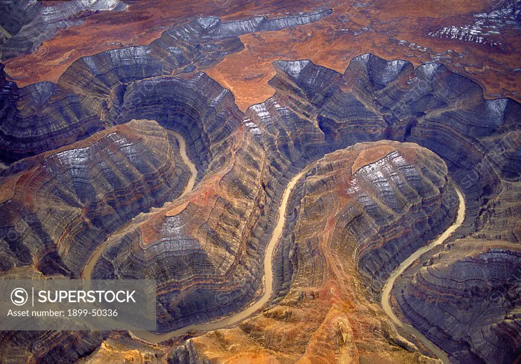 Aerial view of Goosenecks landform, formed as an entrenched meander of the San Juan River. Chasm is 1,000 feet deep from rim to river. Goosenecks State Park, near Mexican Hat, Utah, USA.