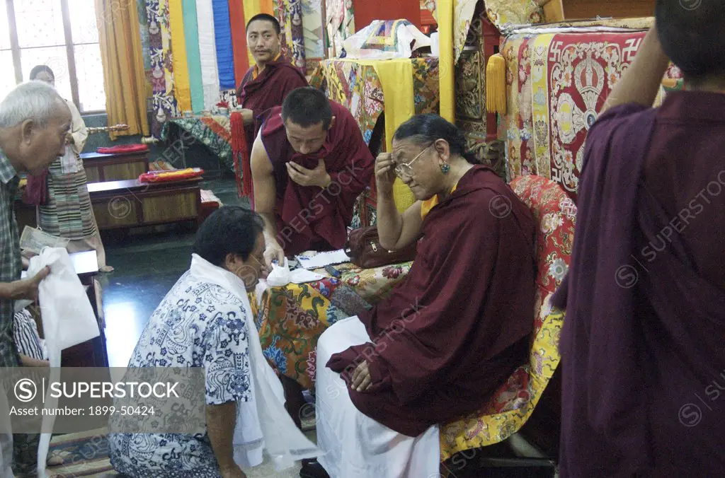 India, Tibetan Buddhist Monks, Vajrakilaya Ceremony Sakya Trizin Monastary. His Holiness Sakya Trizin, Giving Blessing
