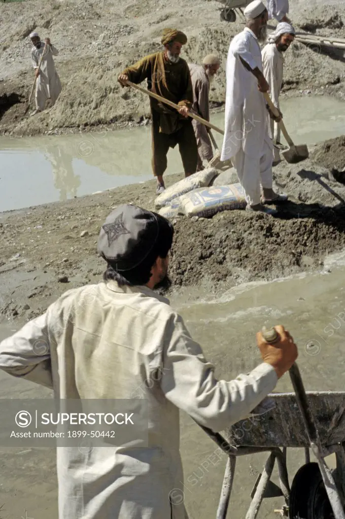 Afghanistan, Dam Lugar, Afghan Men At Work