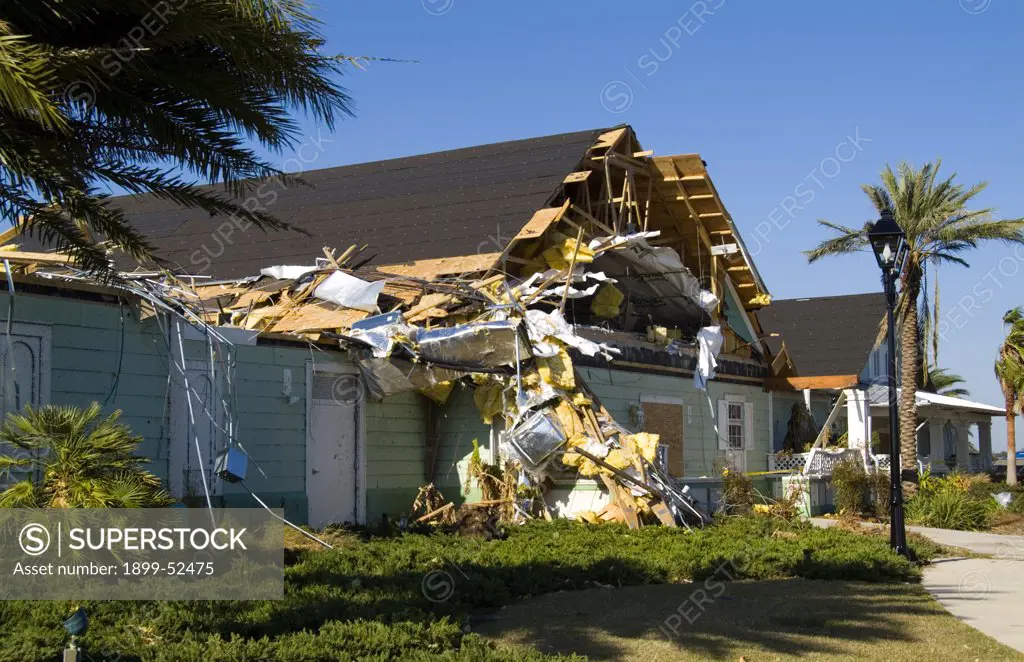 Tornado Damage To Modern Homes In Lady Lake Florida