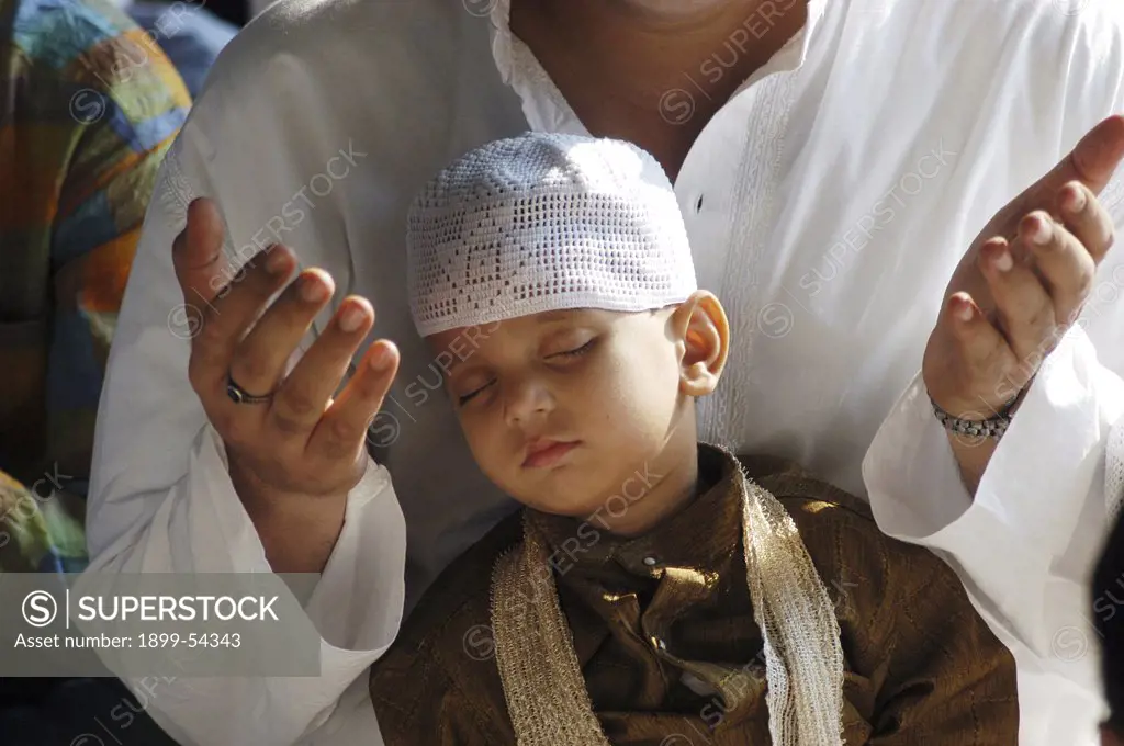 Child Sleeping Peacefully As His Father Prays Eid Ul Fitr Namaz, Ramzan Eid At Anjuman Islam School In Bombay Now Mumbai , Maharashtra, India
