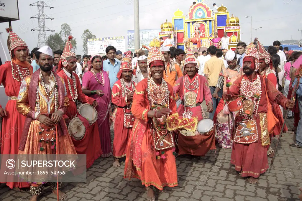 Gondhali From Solapur District Performing Gondhali Dance During The Procession Of Goddess Amba Devi From Kalwa To Tembhi Naka, Thane, Maharashtra, India