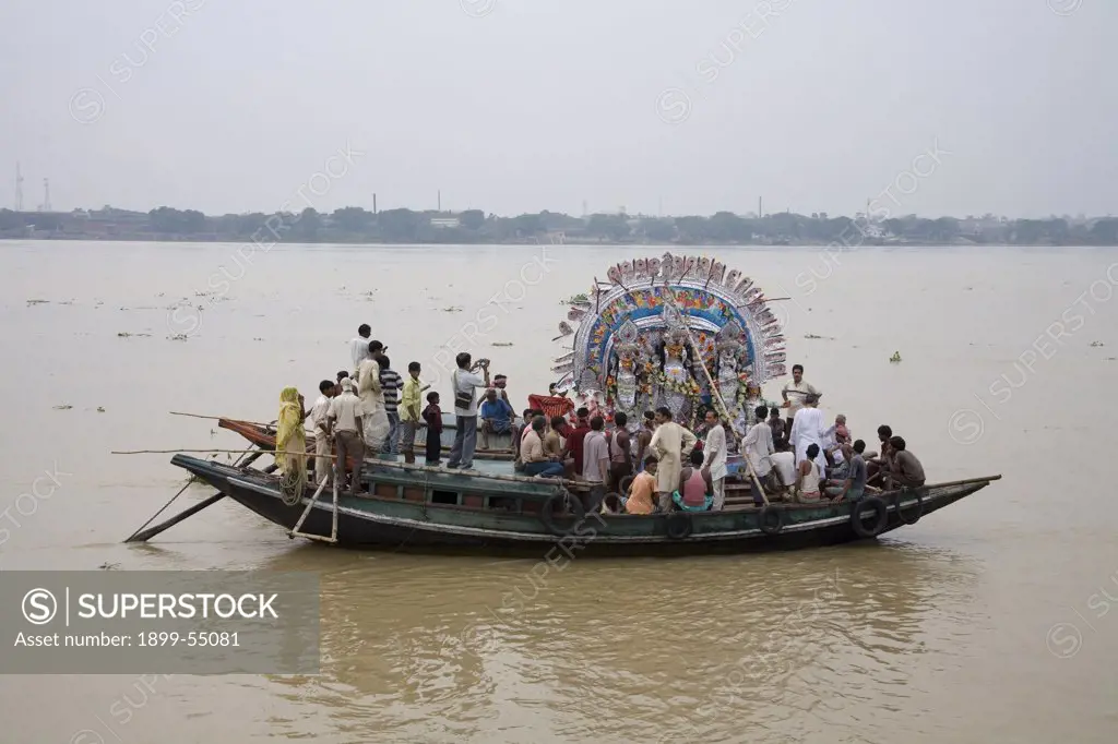 Farewell Of The Durga Idol Into The Water Of River Hooghly, Visarjan, Durga Pooja Dussera Vijayadasami Navaratri Festival Celebration, Calcutta Kolkata, West Bengal, India