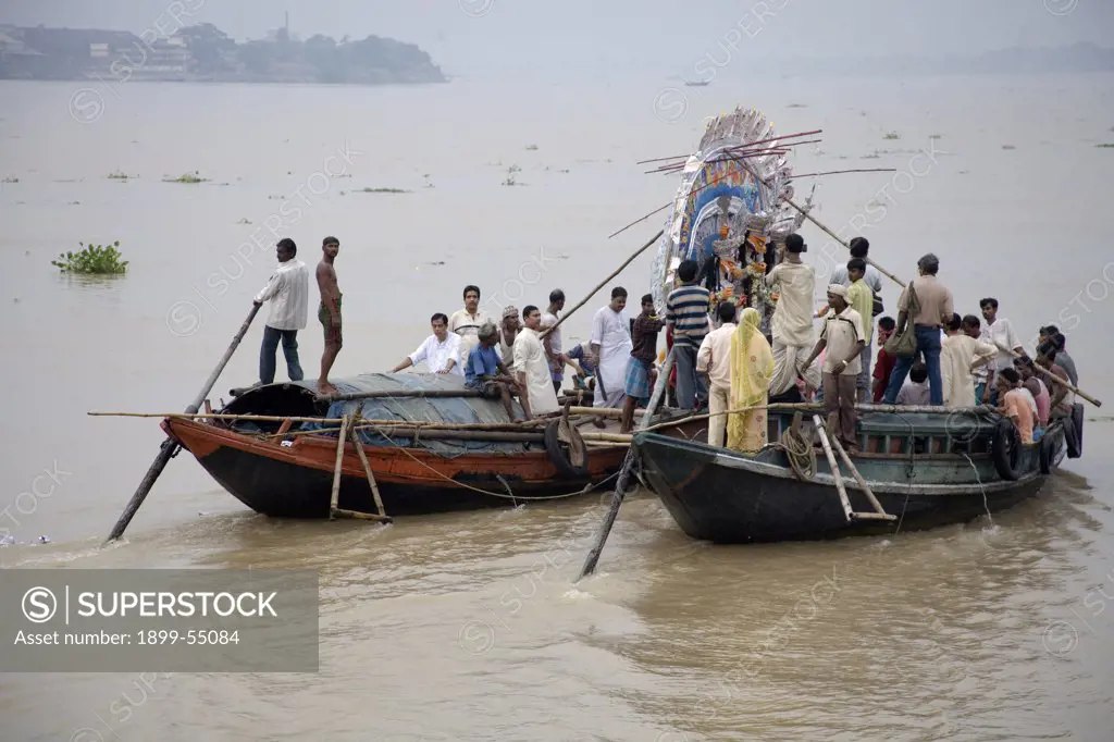 Farewell Of The Durga Idol In Hooghly River, Visarjan, Durga Pooja Dussera Vijayadasami Navaratri Festival, Shakti Thakur, Bag Bazar, Calcutta Kolkata, West Bengal, India