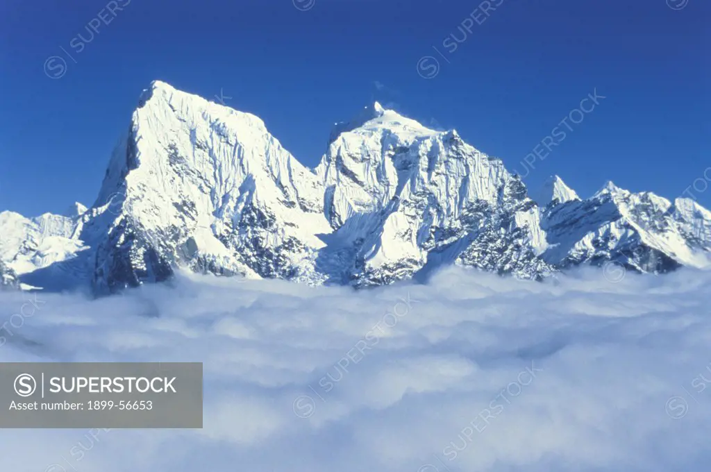 Asia, Nepal. Himalayas Of Nepal.(L-R) Cholatse (6440M) And Taboche (6542M).