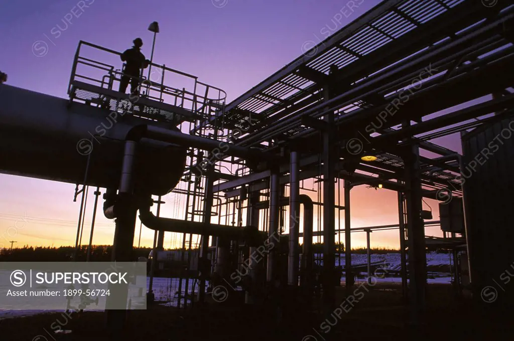 Oil / Gas Rigs, Drilling, Workers, At Dusk
