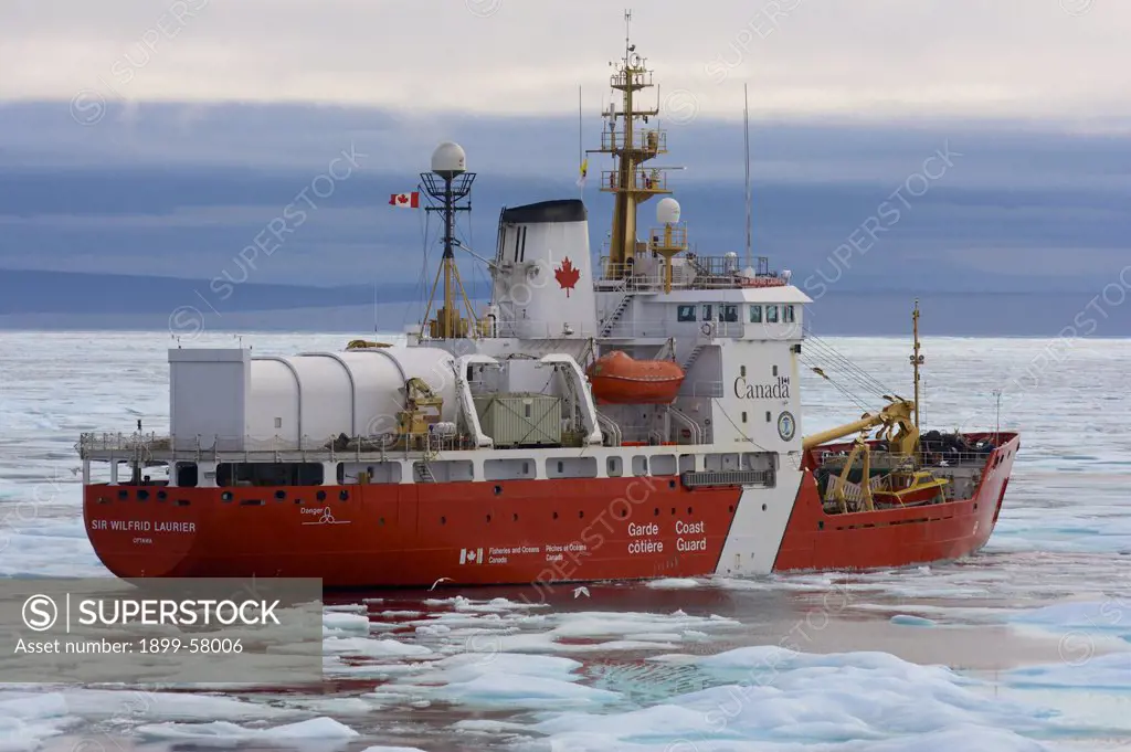 Canadian Coast Guard Icebreaker, Sir Wilfred Laurier, Northwest Passage, Nunavut, Arctic Canada