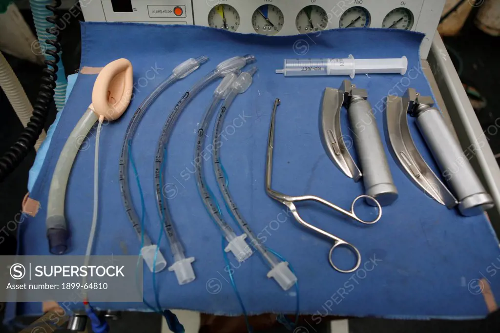 Various devices used for intubation