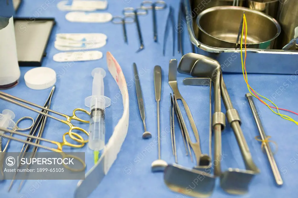 Mixed tray of surgical equipment
