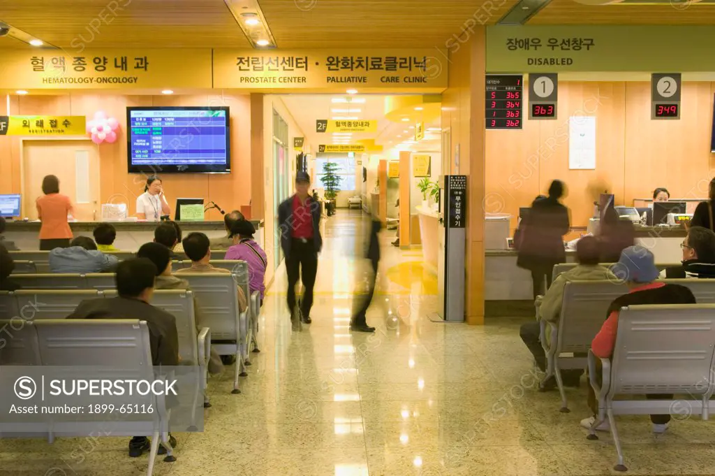 South Korea, Seoul, Samsung Medical Center, patient waiting area