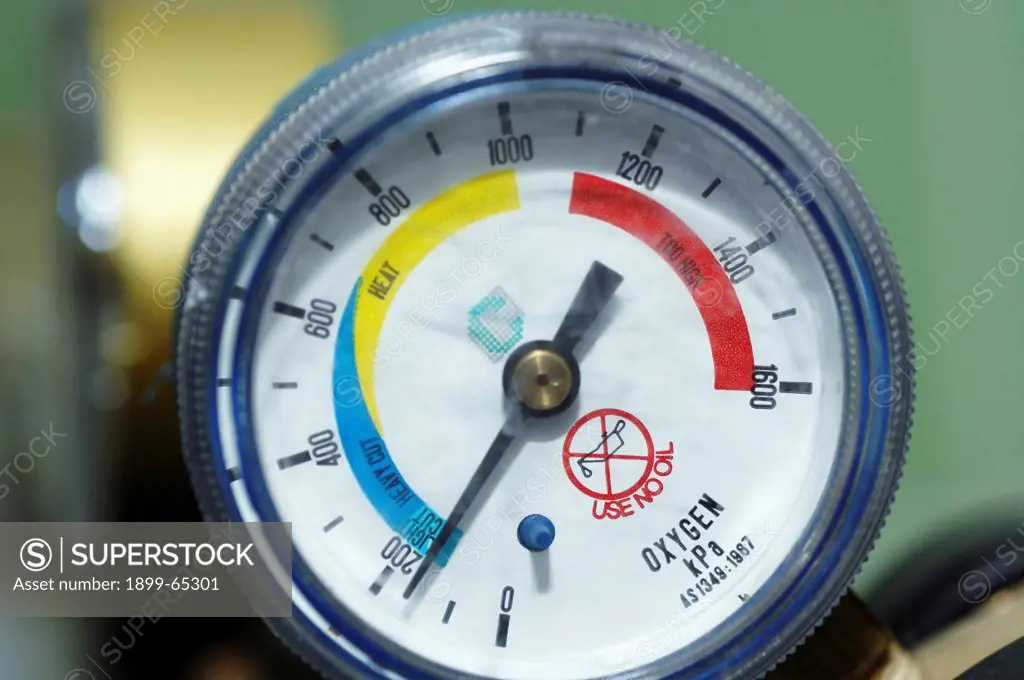 Close up of pressure meter for oxygen tank