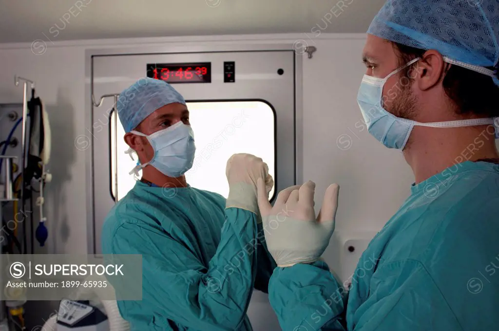 Two surgeons ready to start operation