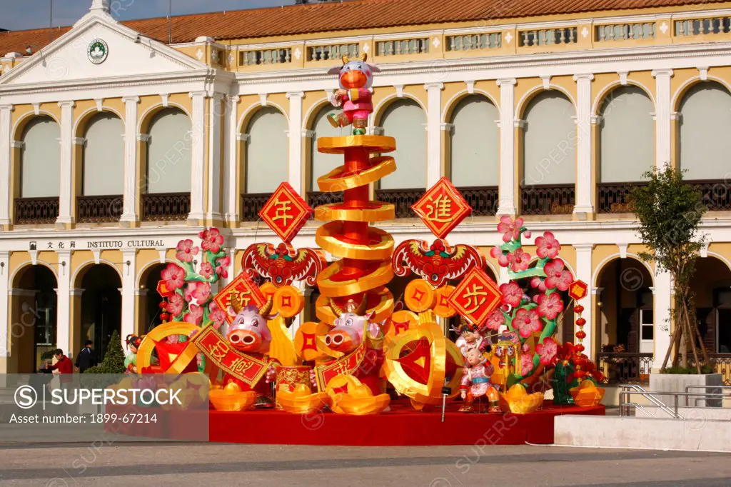 Chinese New Year float on Leal Senado square