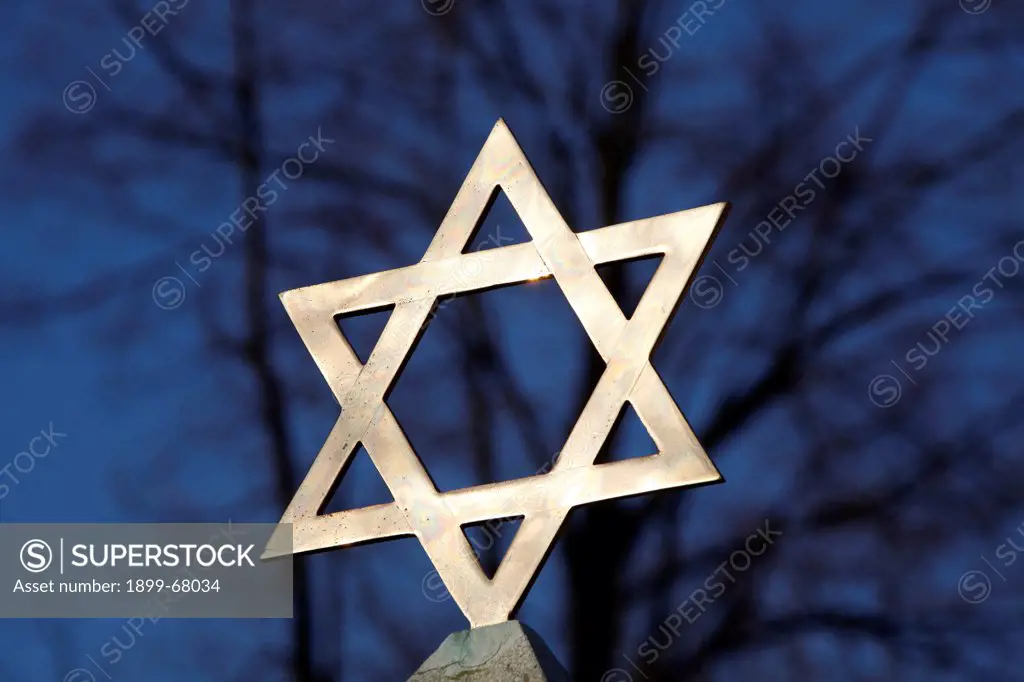 Star of David on top of a gravestone