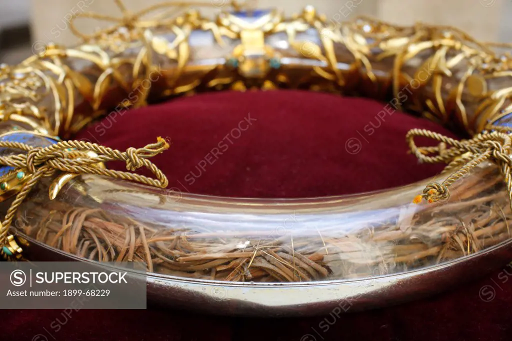 Christs Passion relics at Notre Dame cathedral. The Crown of Thorns