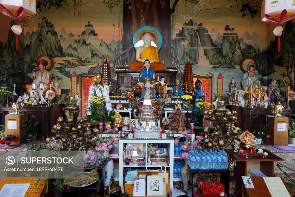 Tu An Buddhist temple. Buddha statues.