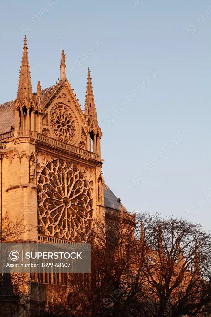 Notre Dame Cathedral. South facade. Rose window