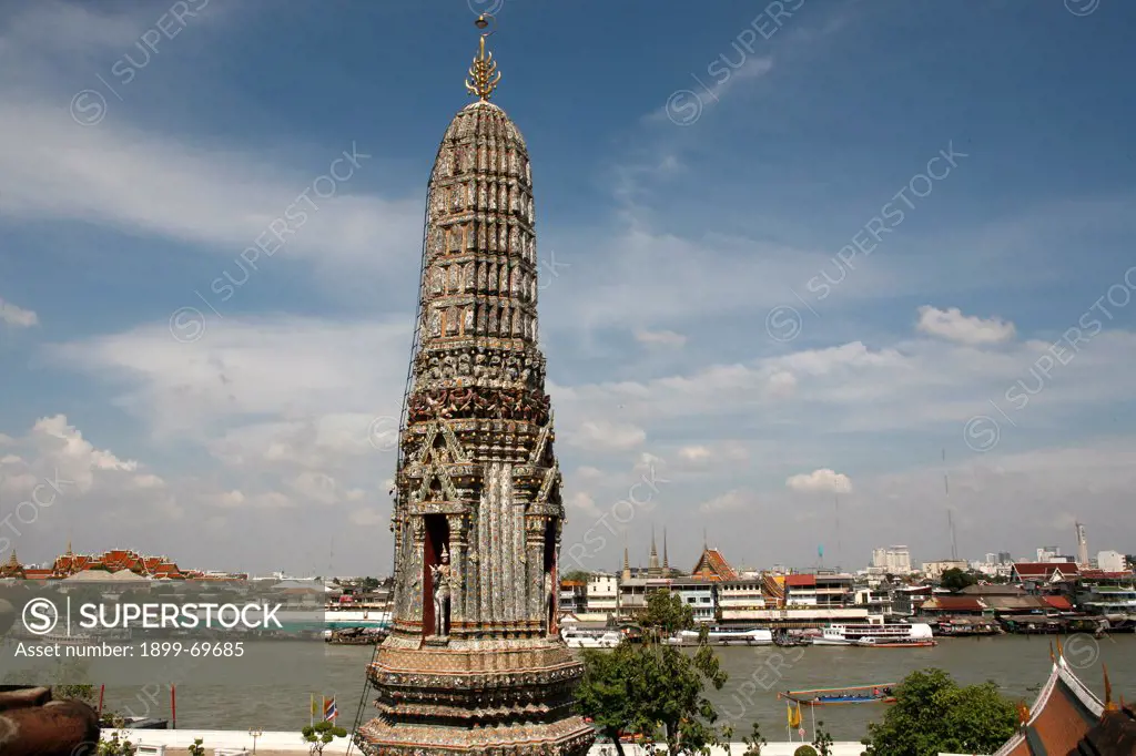 Wat Arun temple and Chao Phraya river