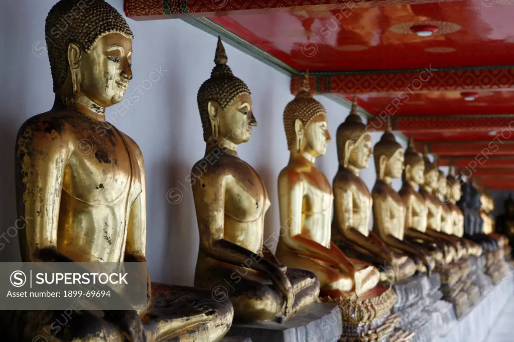Buddha statues in Wat Po