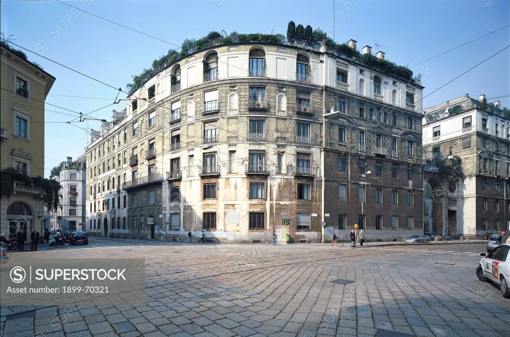 Italy, Lombardy, Milan, United States square. Whole artwork view. An external and angular view of the palace and the street in front of it.