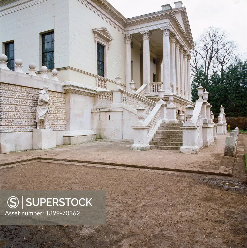 United Kingdom, Chiswick. Detail. Foreshortened view of the facade of the parterre that presents a staircase, portico, tympanum and columns.