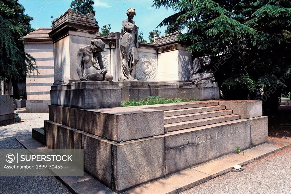 Italy, Lombardy, Milan, Memorial Cemetery. Whole artwork view. View of a monumental burial, the Edicola dall'Ovo, that presents a statue of a crying woman.