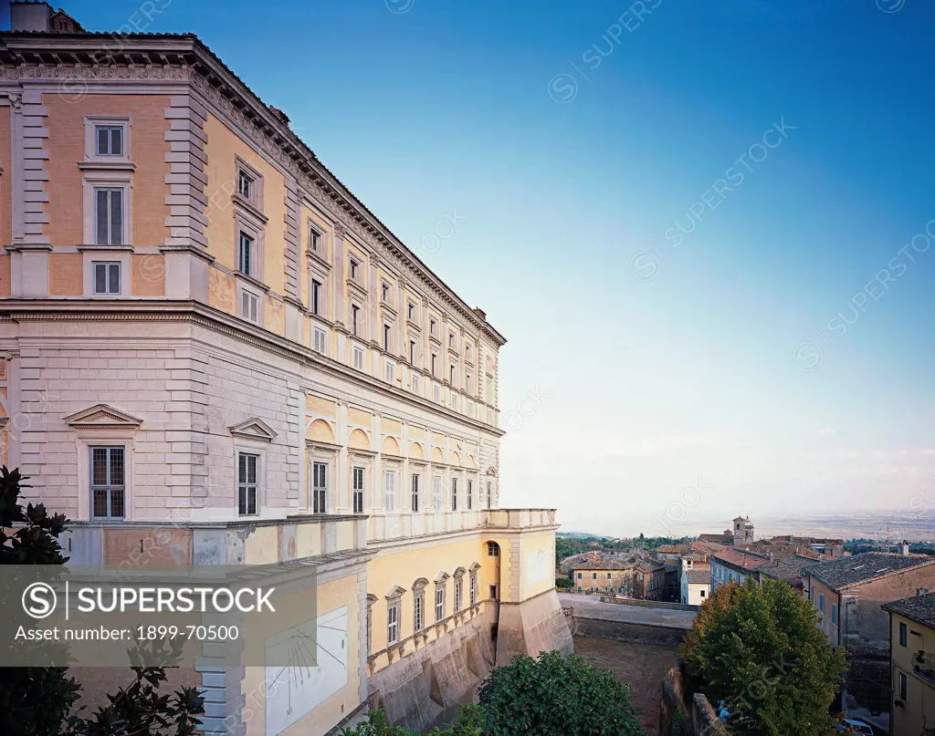 Italy, Lazio, Caprarola (Viterbo), Villa Farnese. Detail. Foreshortened view of the west side of the palace.
