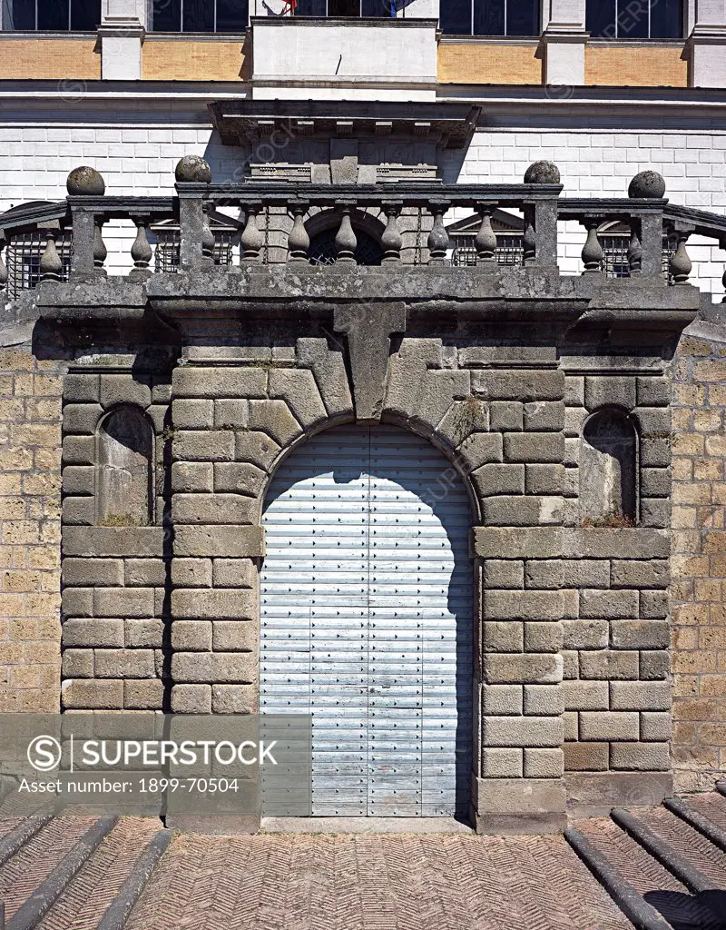 Italy, Lazio, Caprarola (Viterbo), Villa Farnese. Detail. Front view of the entrance to underground passage in the main facade. The portal is framed by rustication and surmounted by a balcony.