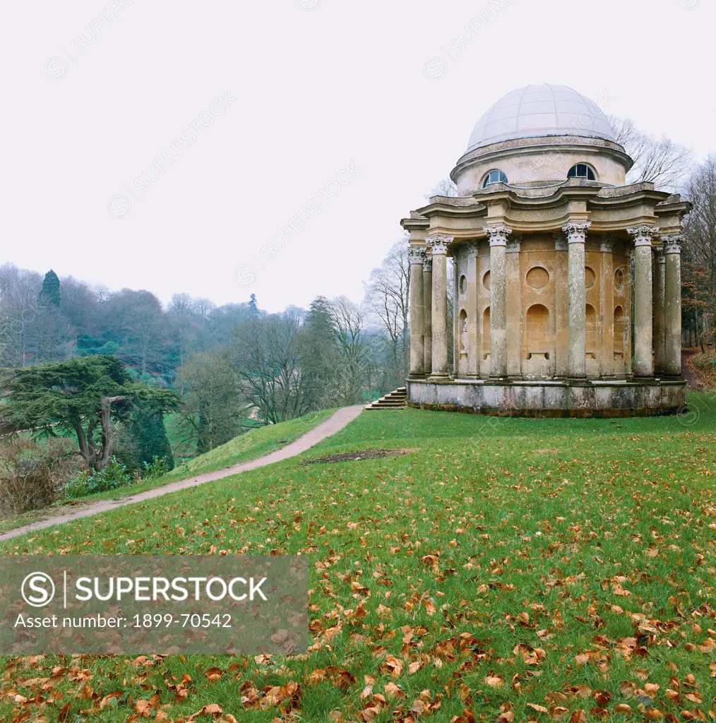 United Kingdom, Stourhead (Wiltshire). Detail. View of the round plan temple of Apollo with extrados cupola, peristyle, colonnade and Doric capitals.