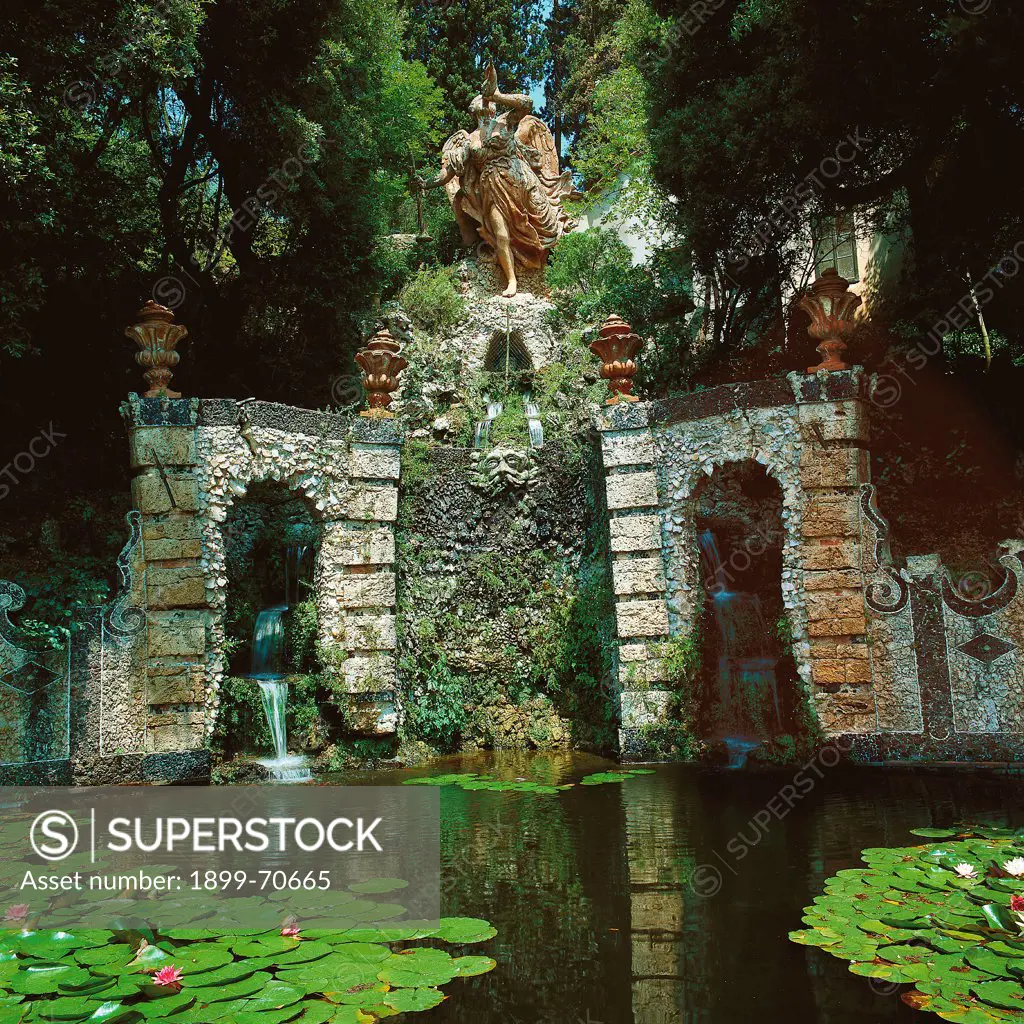 Italy, Tuscany, Collodi, Villa Garzoni, Garden. Detail. The fountain with the sculpture of the Fame