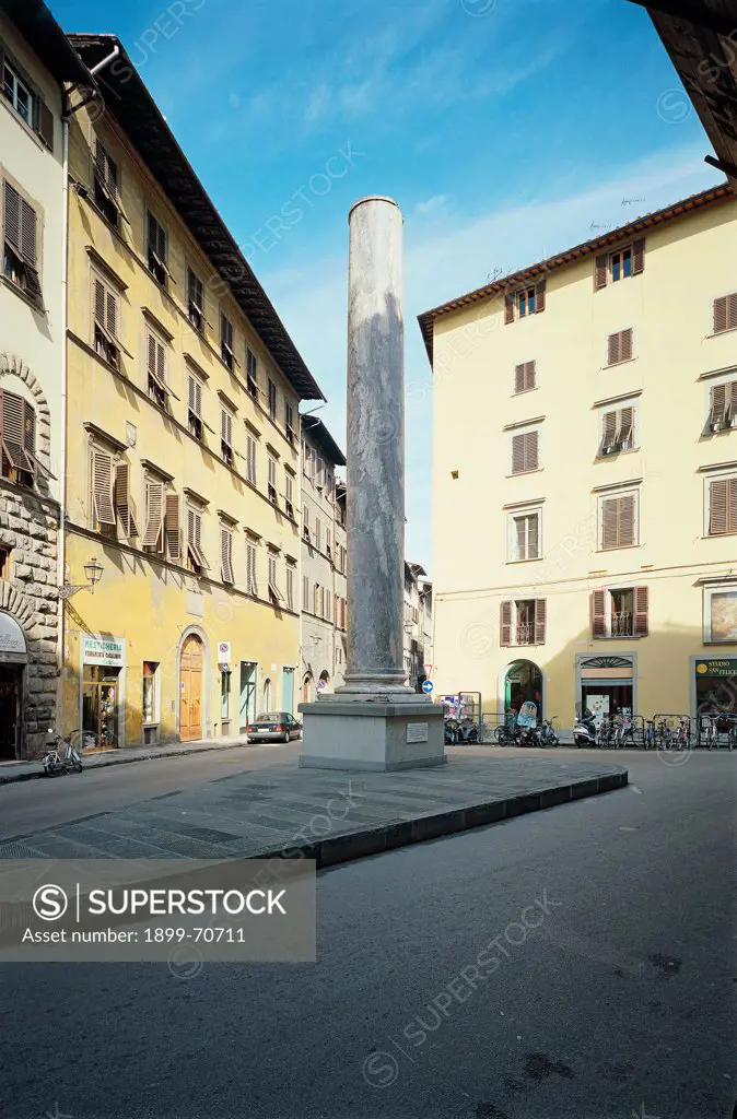 Italy, Tuscany, Florence, San Felice Square. Whole artework view. A foreshortening view of San Felice Square. In the middle of the square a column wanted by Cosimo I to celebrate the victory during the battle of Marciano.