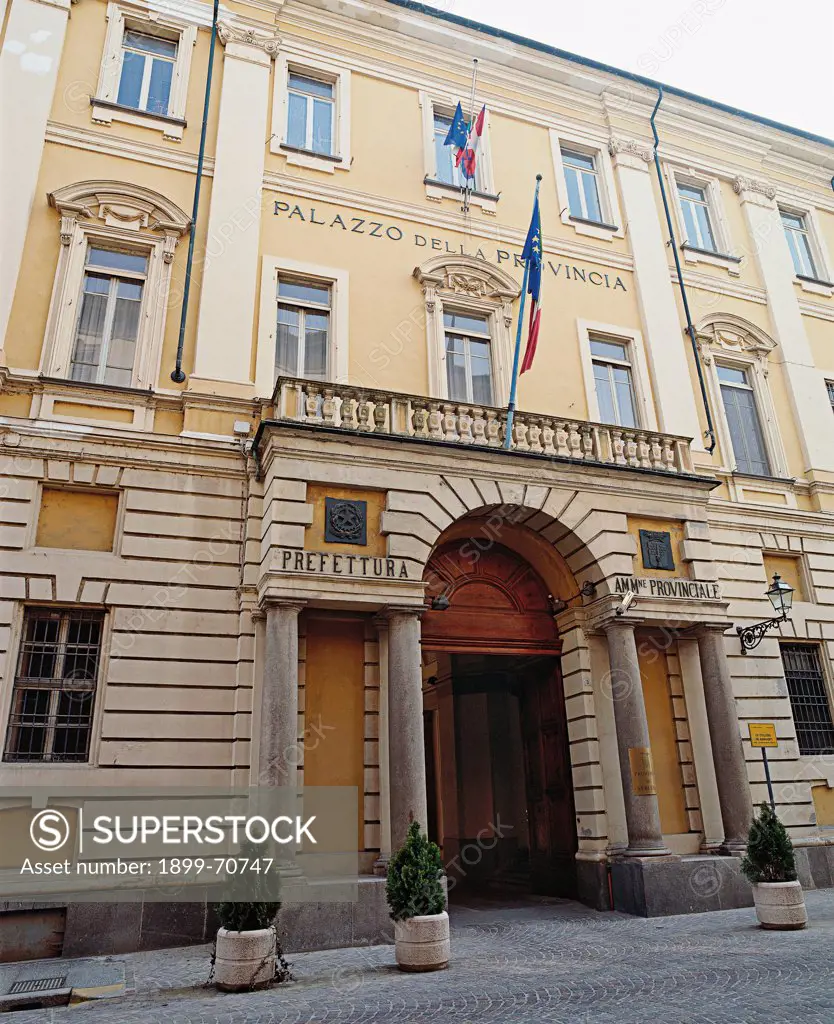 Italy, Piedmont, Vercelli, Prefecture Palace. Detail. The atrium of the main entrance supported by four columns and covered with ashlar.