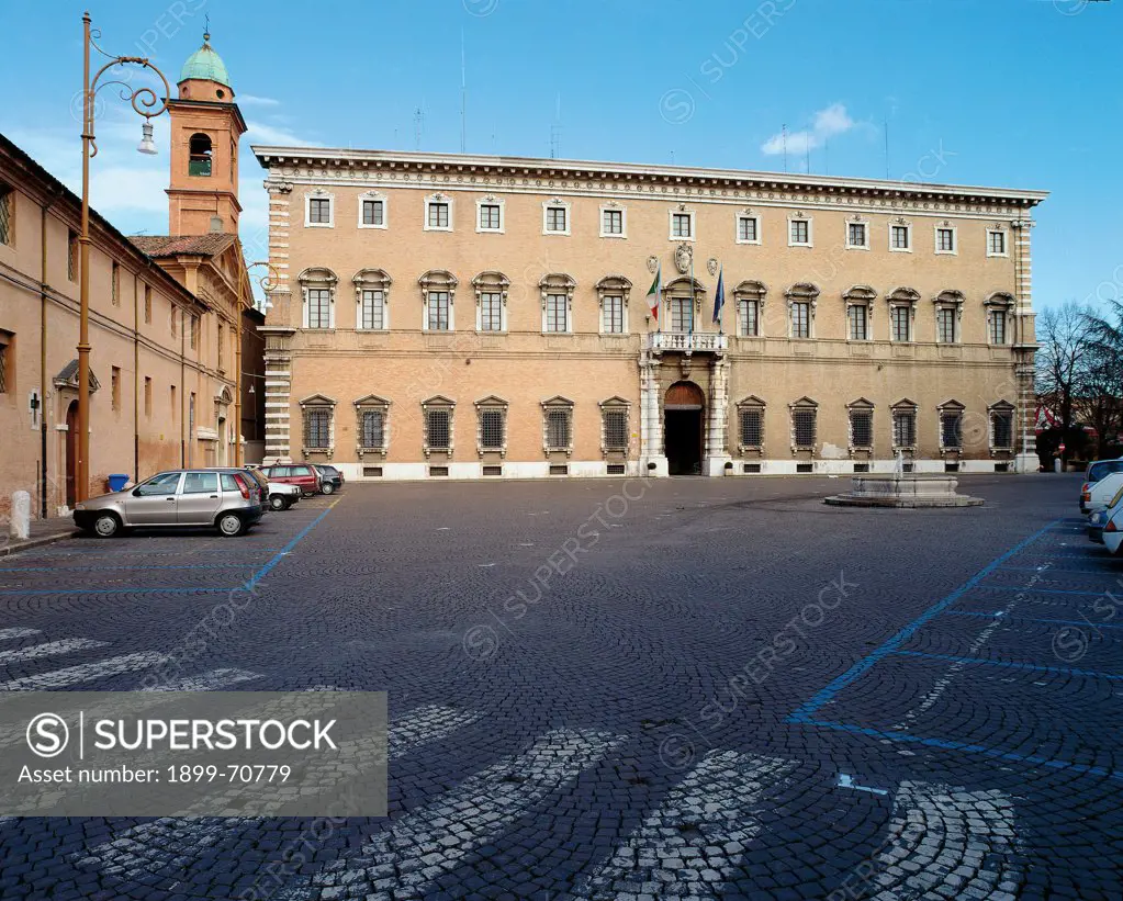 Italy, Emilia-Romagna, Forlì, Ordelaffi Square. Whole artwork view. The facade was began in 1673 but it was completed only in 1938 by Cesare Bazzani.