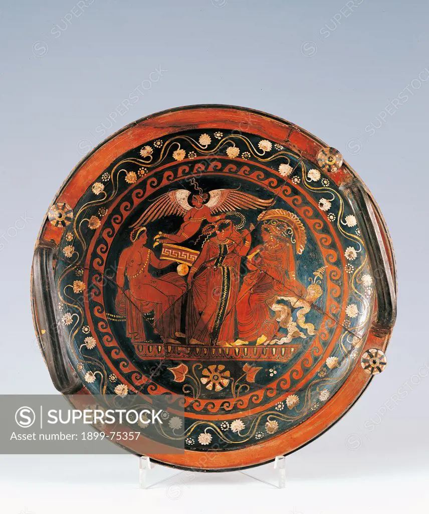 Apulian red-figured phiale, by Workshop Painters of Patera and Baltimora, IV Century, 340-320, cm 15 diamentro orlo 46 cm, piede 16.2 cm