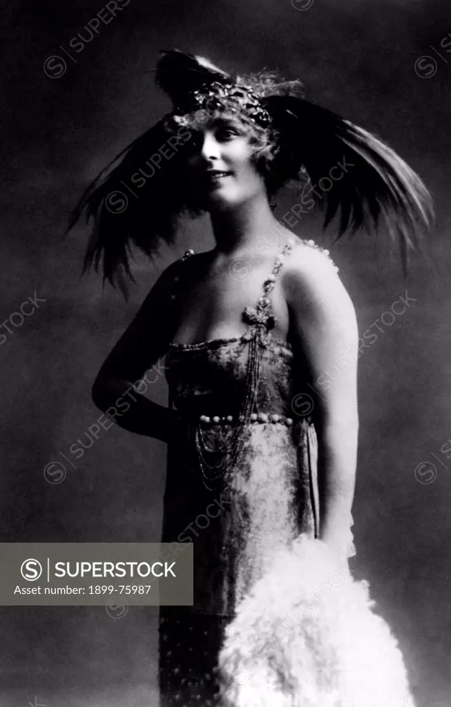 Italian actress and singer Mim Aylmer (Eugenia Spadoni) posing and wearing a costume. 1920s.