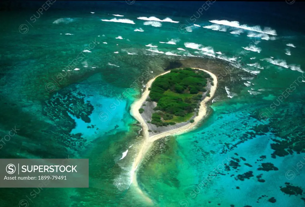 Aerial image of Hoskyns Reed and cay Capricon-Bunker Group, Great Barrier Reef Marine Park, Queensland, Australia