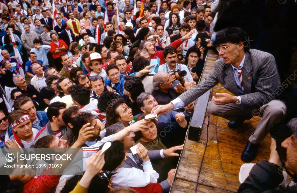 Umberto Bossi, the leader of the Northern League party (Lega Nord), in front of hailing supporters of the party who have flocked to Pontida on the day of the Swear. Pontida (BG), Italy, the '90s.