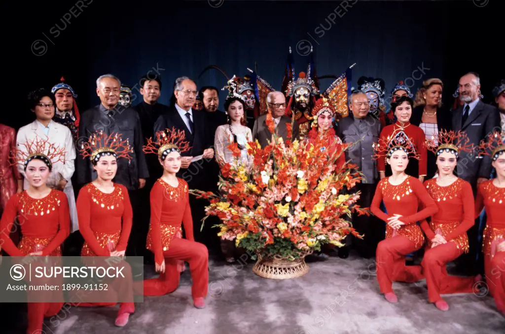 The President of Italy Sandro Pertini, accompanied by Minister of Foreign Affairs Emilio Colombo, is hosted by some chinese authorities during his diplomatic tour in China, here at the presence of the dance troupe from the Peking Opera. Beijing (China), September 1980.