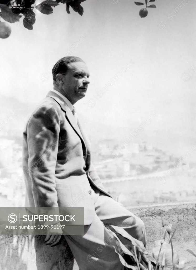 The count and industrialist Lamberto Bellentani, the husband of Pia Bellentani, who on the 15th September 1948, murdered her lover Carlo sacchi with a shot from a 9mm caliber revolver. He is leaning on the wall of the park near his villa. Montecarlo, 1954.