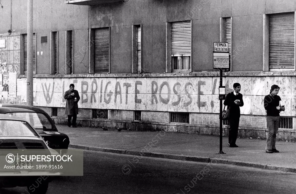 A graffiti on a wall in the Giambellino area exalting the left-wing terrorist group Red Brigades. Milan, 1977