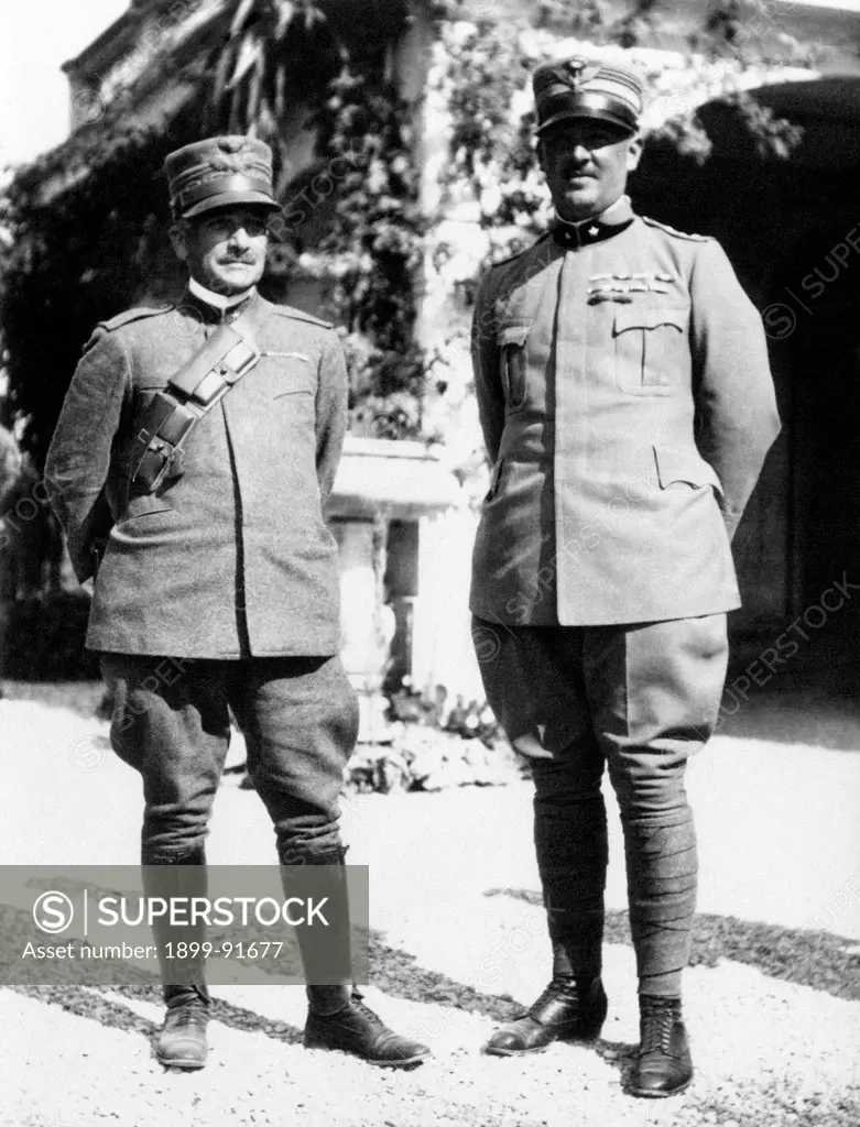Italian generals Armando Diaz and Luigi Cadorna posing during the First World War. Italy, 1916