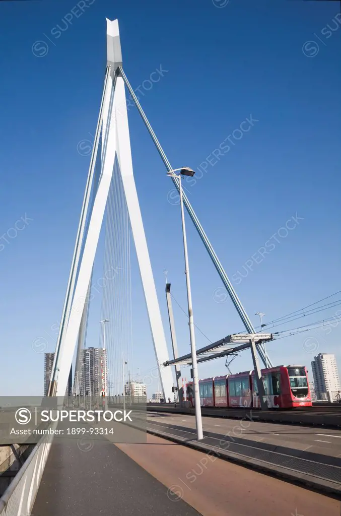 Erasmus Bridge, Erasmusbrug, spanning the River Maas designed by architect Ben van Berkel completed 1996, 800 meter span linking north and south Rotterdam, Netherlands. (Photo by: Geography Photos/UIG via Getty Images)