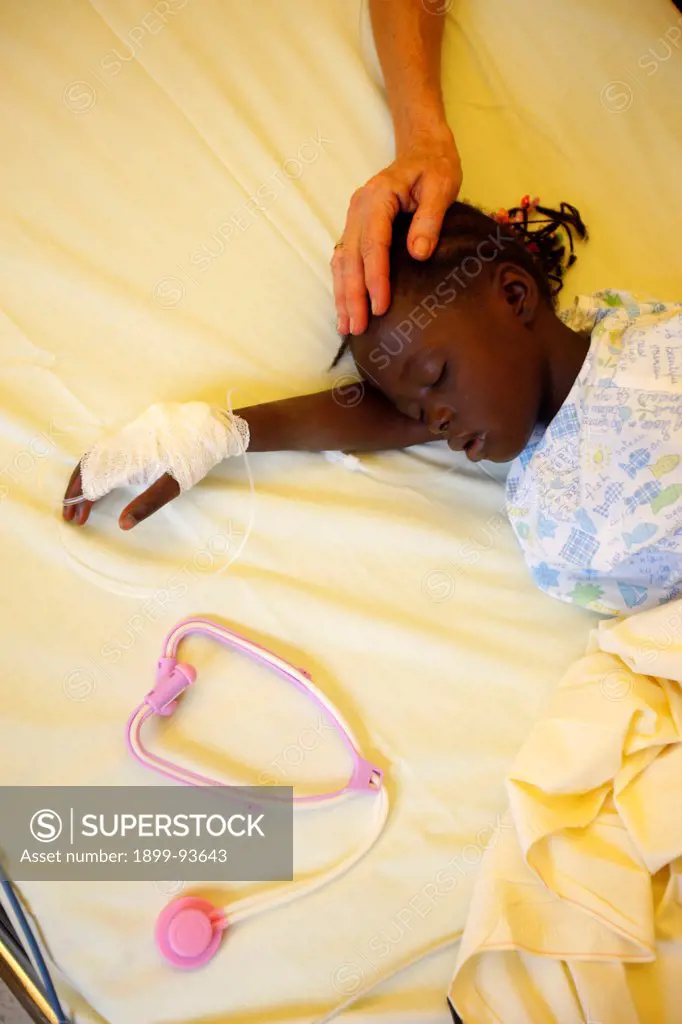 Child in hospital, France,12/08/2009