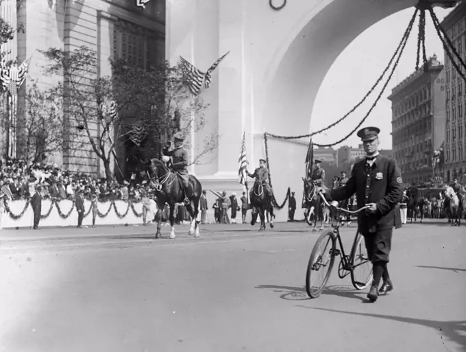 Pershing parade, Washington., D.C ca. between 1909 and 1940.